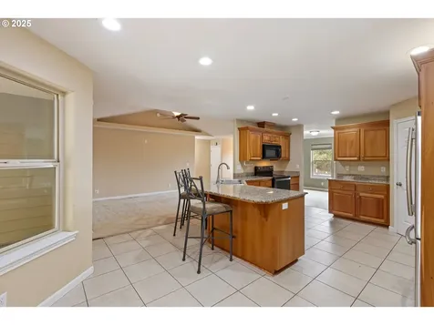 1744 NE Shale Court Roseburg OR 97470
