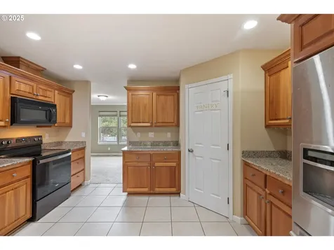 1744 NE Shale Court Roseburg OR 97470