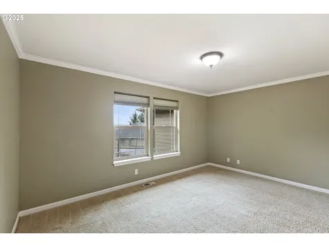 1744 NE Shale Court Roseburg OR 97470
