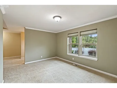 1744 NE Shale Court Roseburg OR 97470