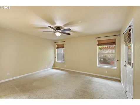 1744 NE Shale Court Roseburg OR 97470