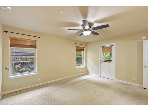 1744 NE Shale Court Roseburg OR 97470