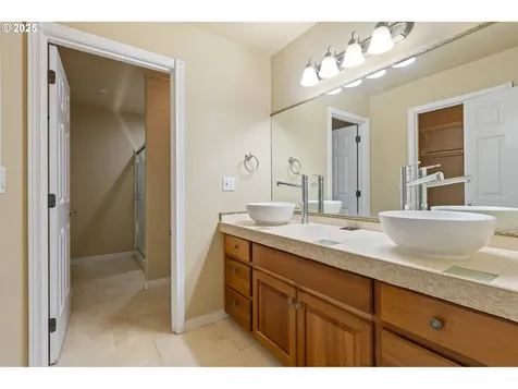 1744 NE Shale Court Roseburg OR 97470