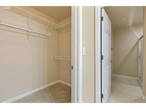 1744 NE Shale Court Roseburg OR 97470