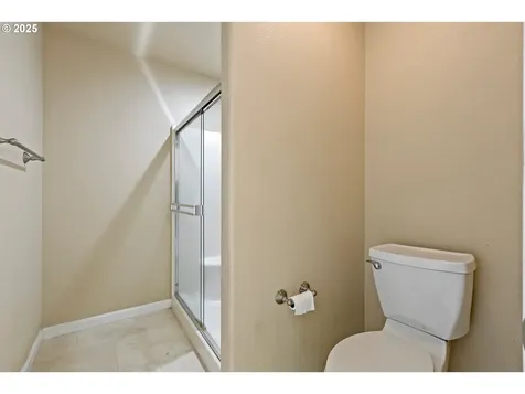 1744 NE Shale Court Roseburg OR 97470