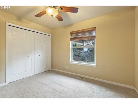 1744 NE Shale Court Roseburg OR 97470