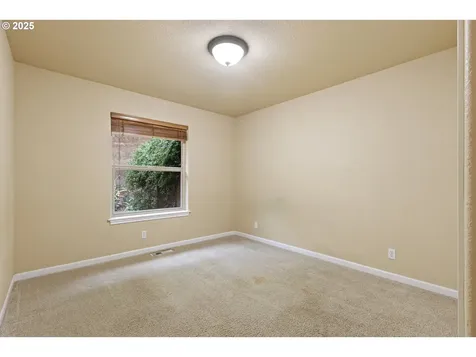 1744 NE Shale Court Roseburg OR 97470