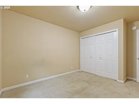 1744 NE Shale Court Roseburg OR 97470