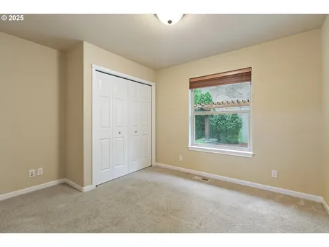 1744 NE Shale Court Roseburg OR 97470