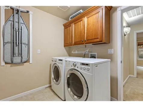 1744 NE Shale Court Roseburg OR 97470