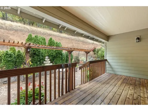 1744 NE Shale Court Roseburg OR 97470
