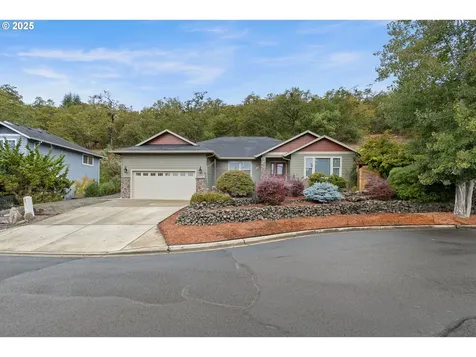 1744 NE Shale Court Roseburg OR 97470