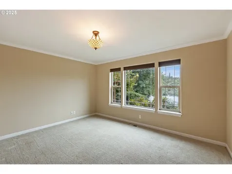 1744 NE Shale Court Roseburg OR 97470