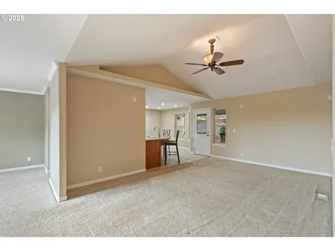 1744 NE Shale Court Roseburg OR 97470