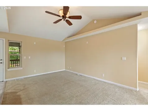 1744 NE Shale Court Roseburg OR 97470