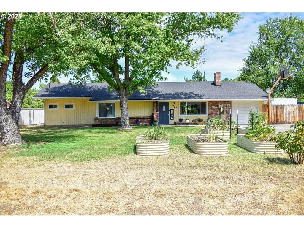 1529 Grand Avenue Medford OR 97504