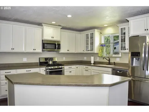 1529 Grand Avenue Medford OR 97504