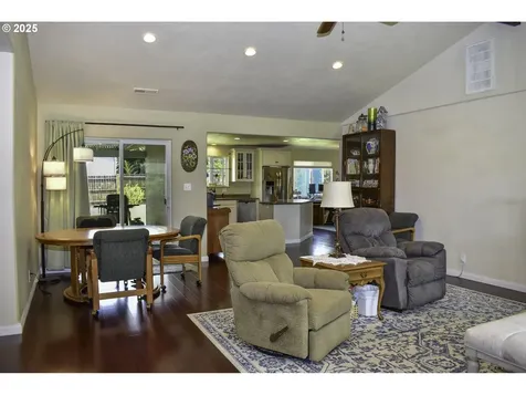 1529 Grand Avenue Medford OR 97504