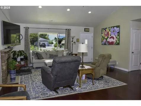 1529 Grand Avenue Medford OR 97504