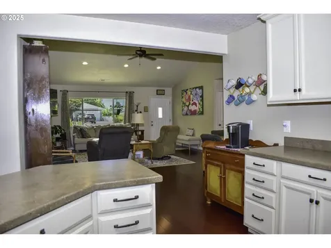 1529 Grand Avenue Medford OR 97504