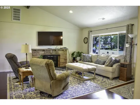 1529 Grand Avenue Medford OR 97504