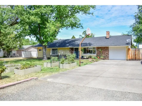 1529 Grand Avenue Medford OR 97504