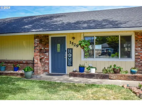 1529 Grand Avenue Medford OR 97504