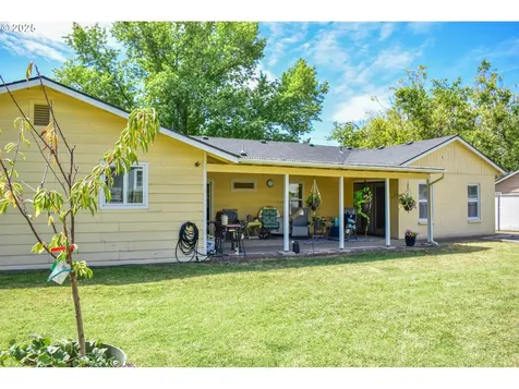 1529 Grand Avenue Medford OR 97504