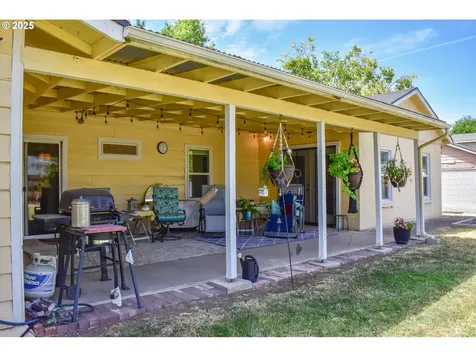 1529 Grand Avenue Medford OR 97504