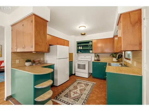 7825 SE Sherman Street Portland OR 97215