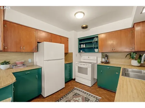 7825 SE Sherman Street Portland OR 97215
