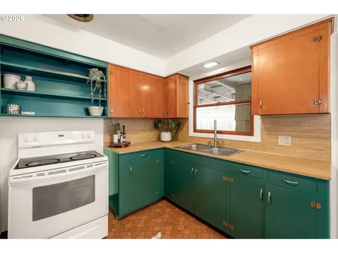 7825 SE Sherman Street Portland OR 97215