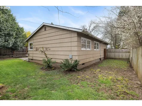 7825 SE Sherman Street Portland OR 97215