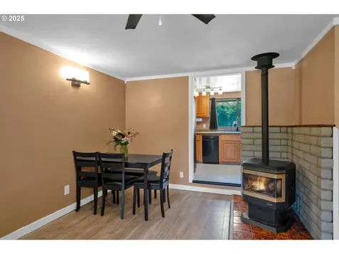 630 Colonial Drive Springfield OR 97477