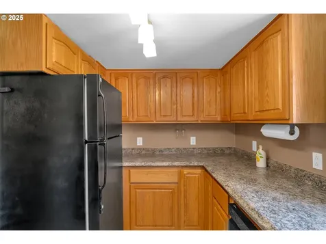 630 Colonial Drive Springfield OR 97477