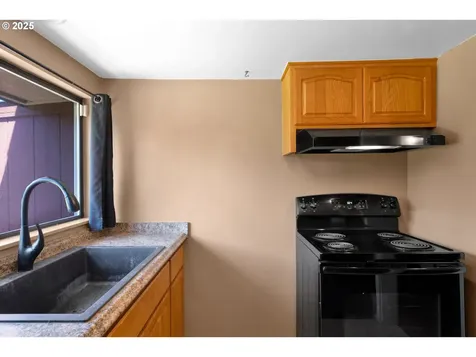 630 Colonial Drive Springfield OR 97477