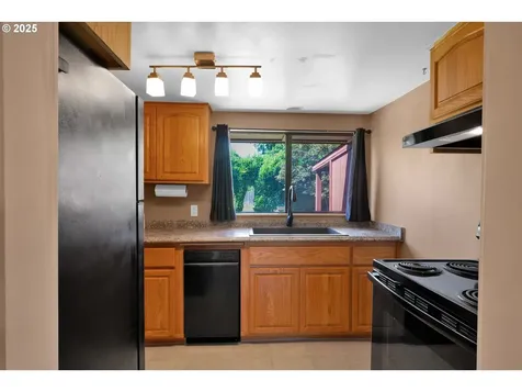 630 Colonial Drive Springfield OR 97477