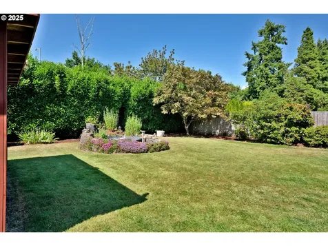 630 Colonial Drive Springfield OR 97477
