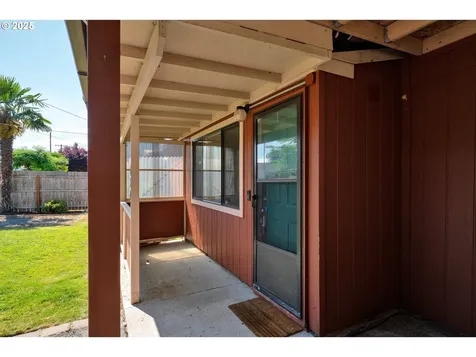 630 Colonial Drive Springfield OR 97477