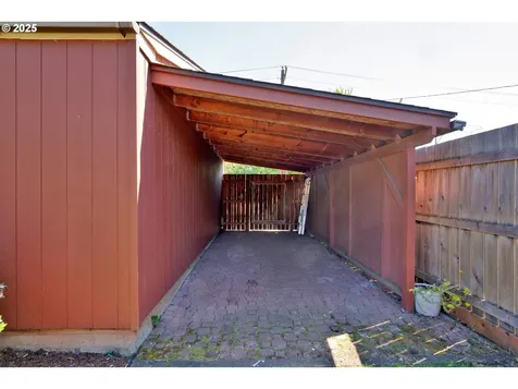630 Colonial Drive Springfield OR 97477