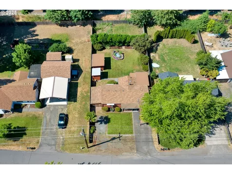 630 Colonial Drive Springfield OR 97477