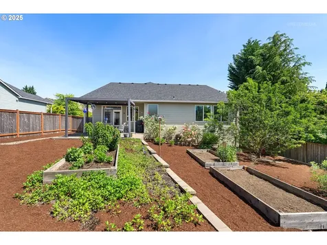 601 SW 7th Street Dundee OR 97115