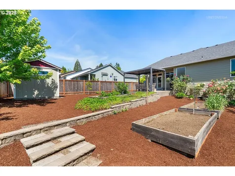601 SW 7th Street Dundee OR 97115