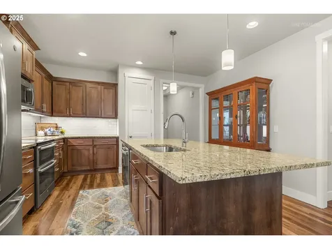 601 SW 7th Street Dundee OR 97115