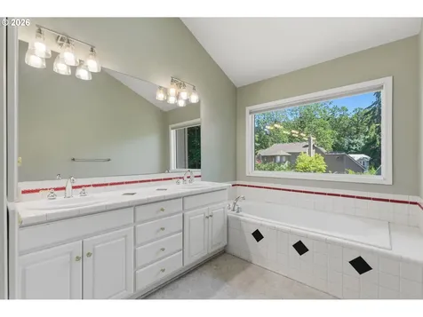5760 Meridian Court Lake Oswego OR 97035