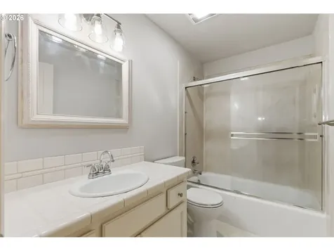 5760 Meridian Court Lake Oswego OR 97035