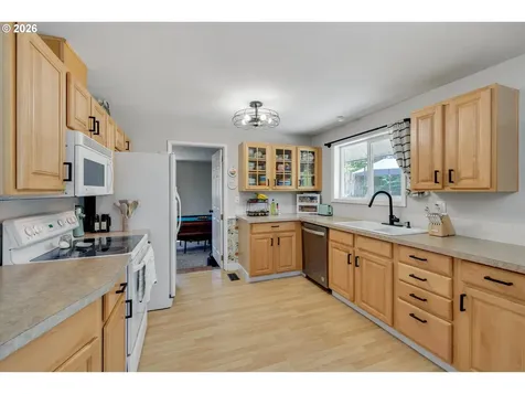 1563 NE Village Squire Court Gresham OR 97030
