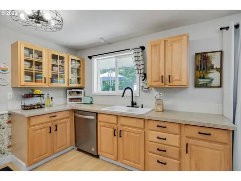1563 NE Village Squire Court Gresham OR 97030