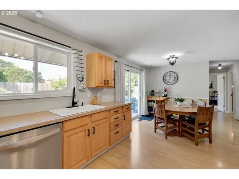 1563 NE Village Squire Court Gresham OR 97030
