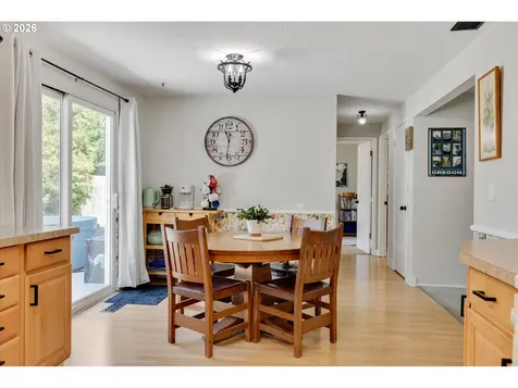 1563 NE Village Squire Court Gresham OR 97030